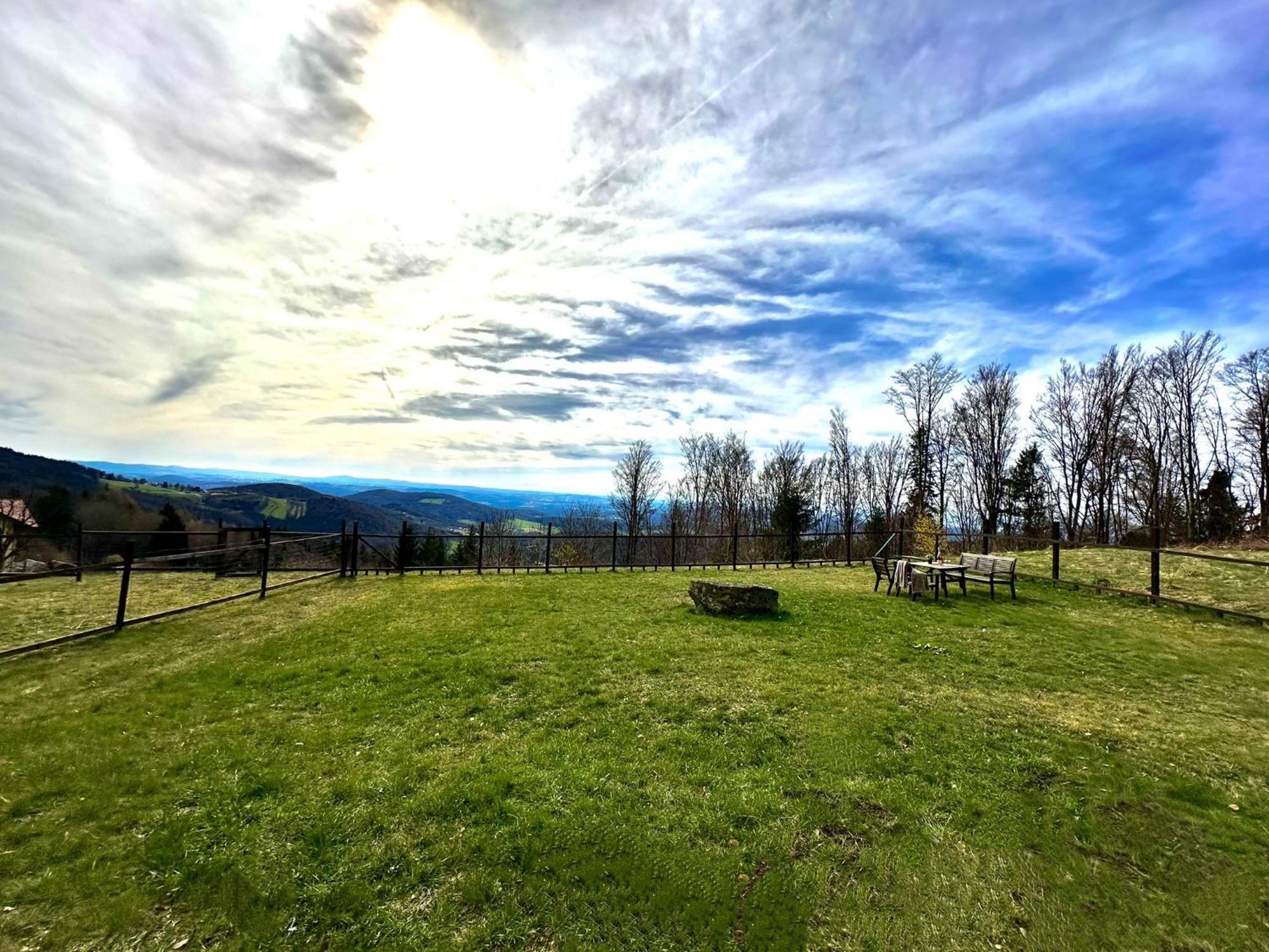Gemuetliches Alpenblick Berg-Bungalow + Grosser Garten + Netflix! Schofweg Luaran gambar