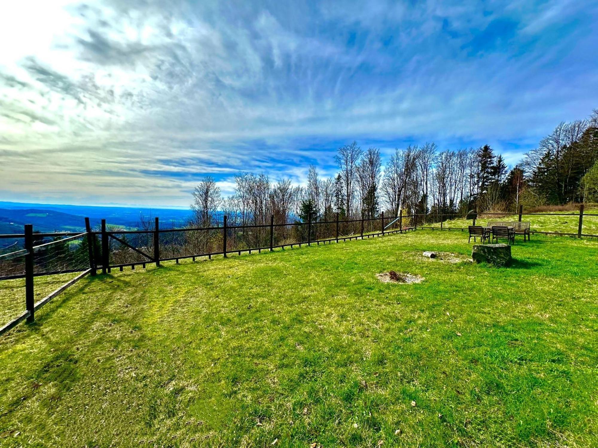 Gemuetliches Alpenblick Berg-Bungalow + Grosser Garten + Netflix! Schofweg Luaran gambar